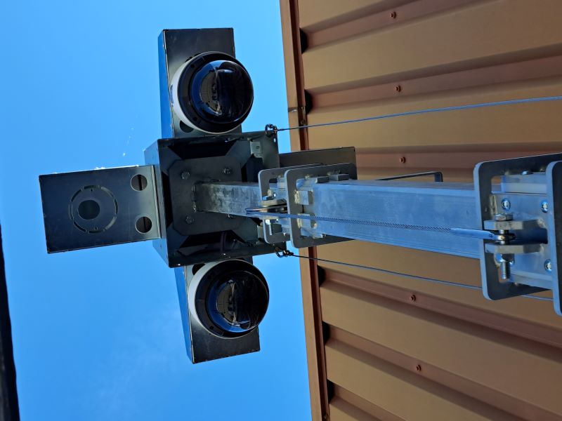 Cameramast voor beveiliging van een bouwlocatie